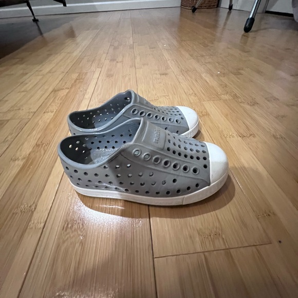 Native Jefferson shoes size 8 Toddler - Picture 3 of 6